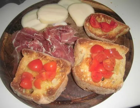 bruschette con misto affettati