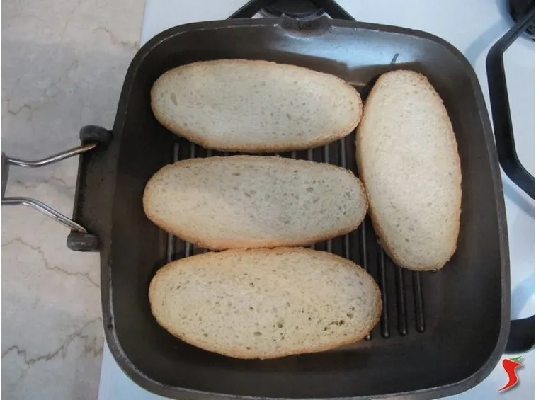 scaldare il pane per bruschette
