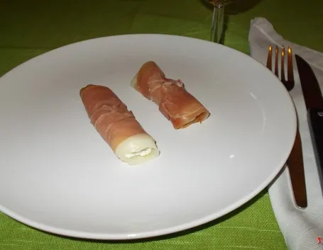 Gli involtini di prosciutto crudo