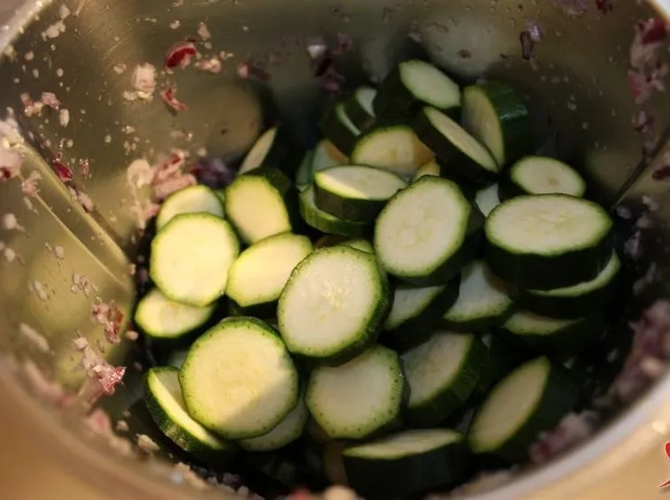 aggiungere le zucchine nel bimby