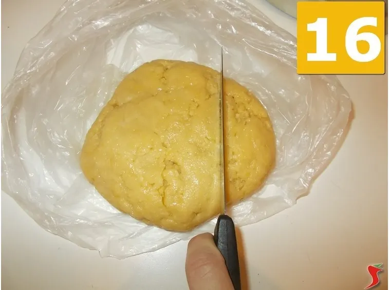 Preparare la base della crostata