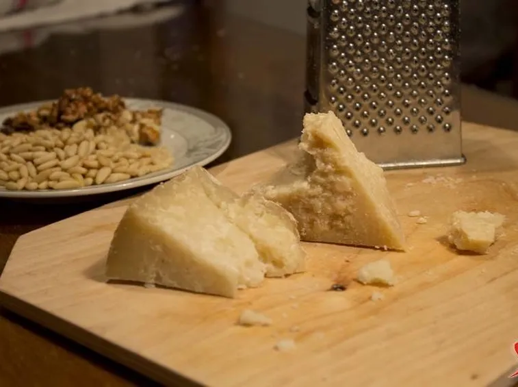 grattuggiare formaggio