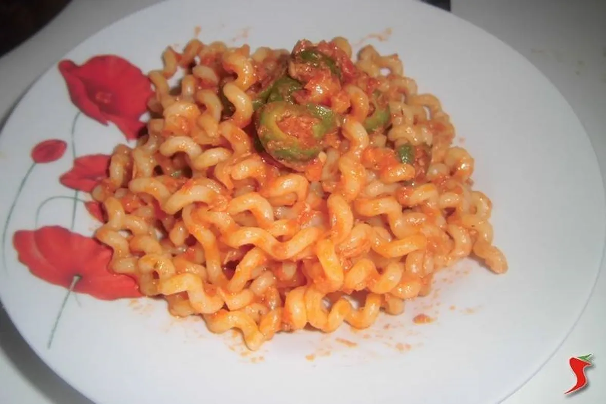 Sugo con tonno e olive