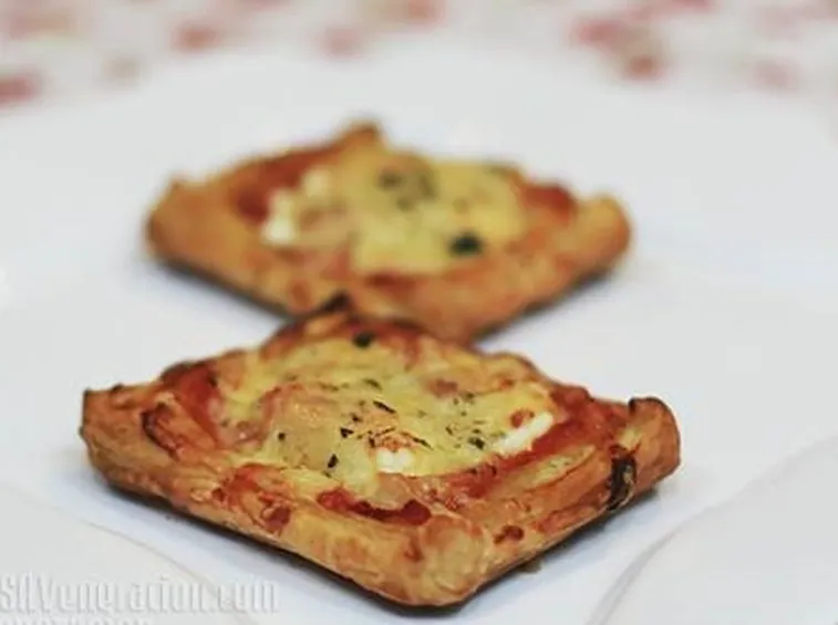 pizza con pasta sfoglia