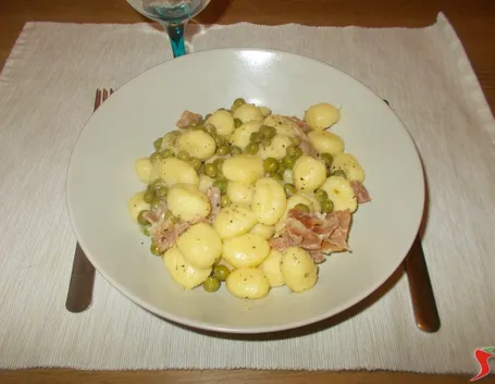 Gnocchi e piselli