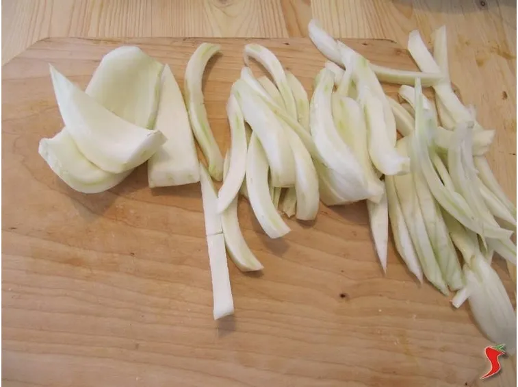 tagliare finocchi a bastoncino