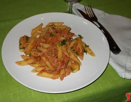 Le penne al tonno e pomodoro