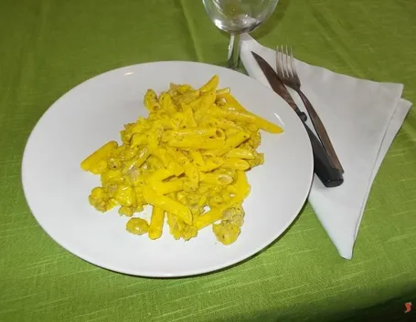 Pennette con salsiccia e zafferano