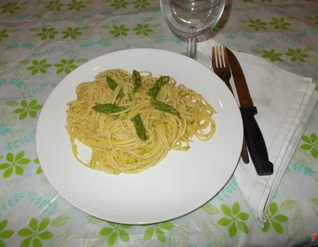 Gli spaghetti con gli asparagi