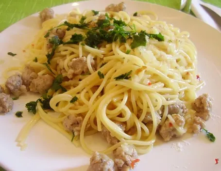 spaghetti con la salsiccia