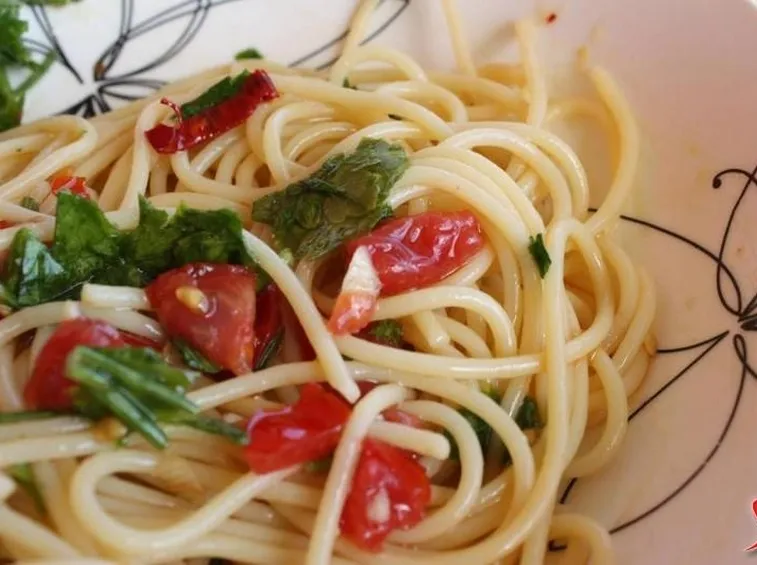 spaghetti con pomodorini
