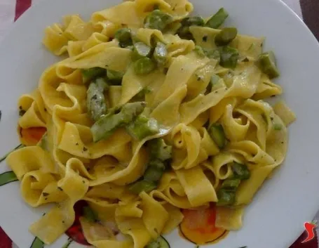 fettuccine con asparagi