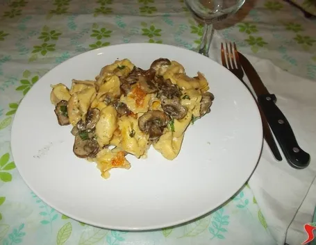 I tortellini con i funghi al forno