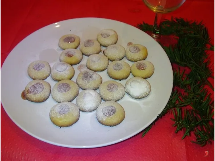 I biscotti al burro con marmellata