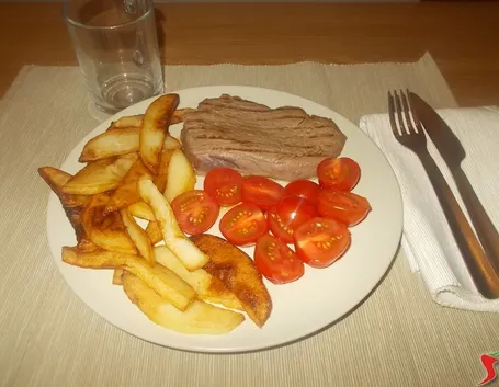 bistecca con patate e pachino