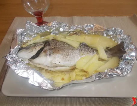 Orata al cartoccio con patate