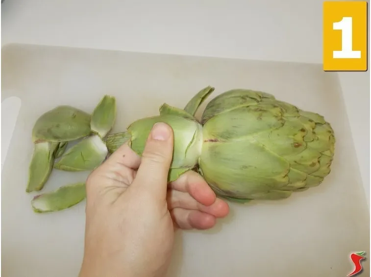 Pulire i carciofi