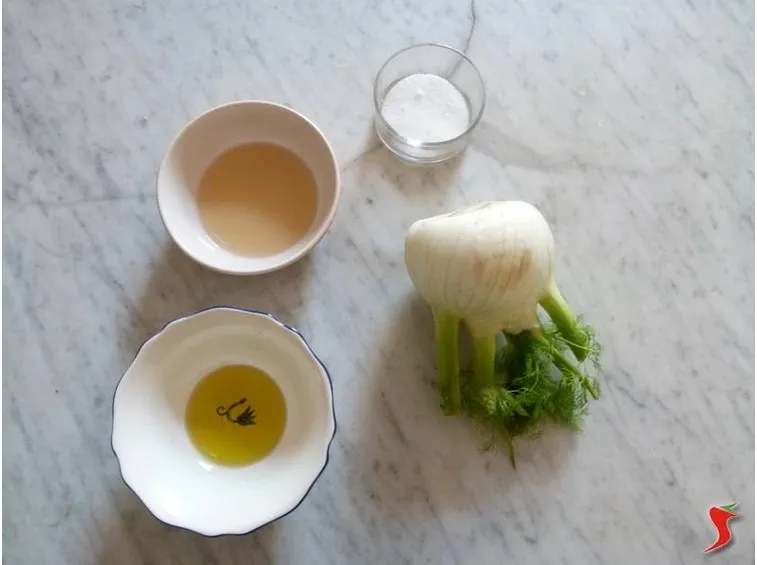 ingredienti finocchi all'insalata