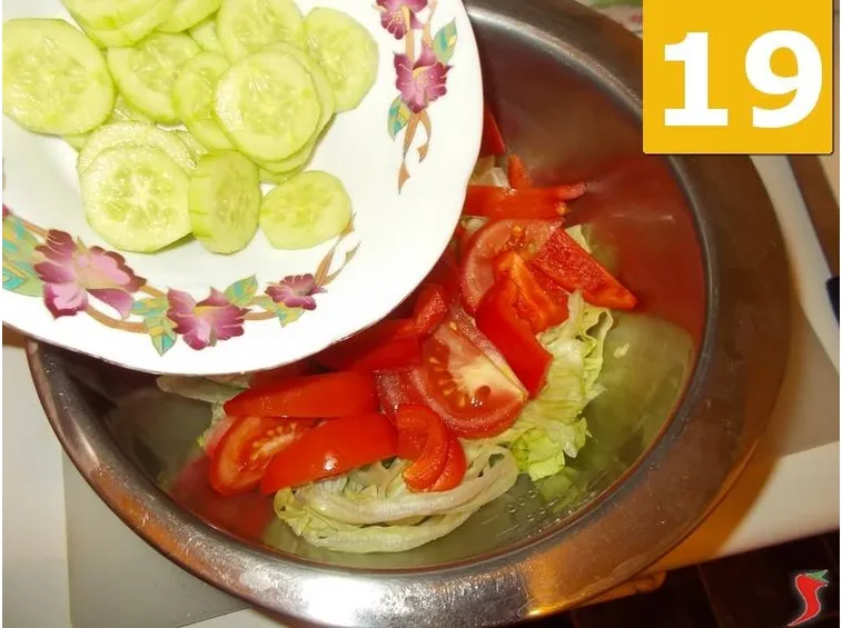 Continuate a preparare l'insalata