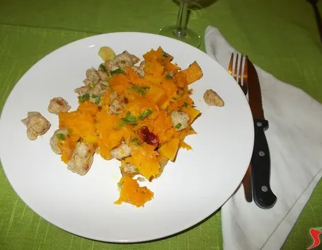 La zucca con le salsicce