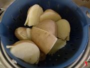 estrarre le patate dall'acqua